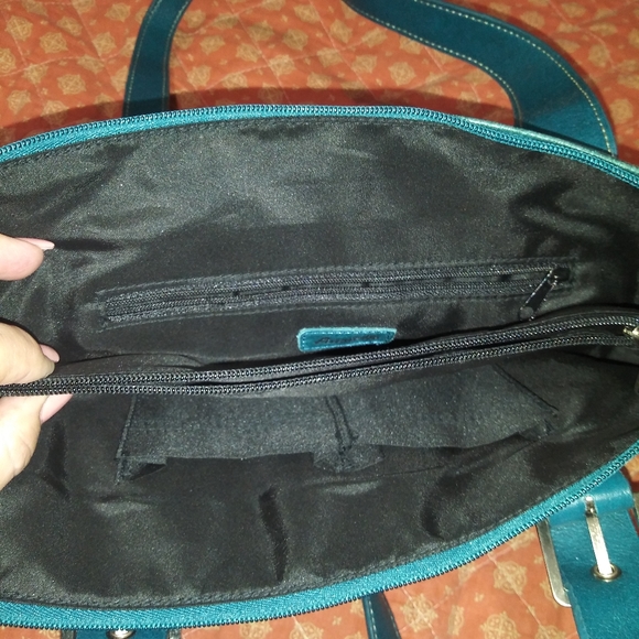 Teal leather handbag...like new. - Picture 3 of 7